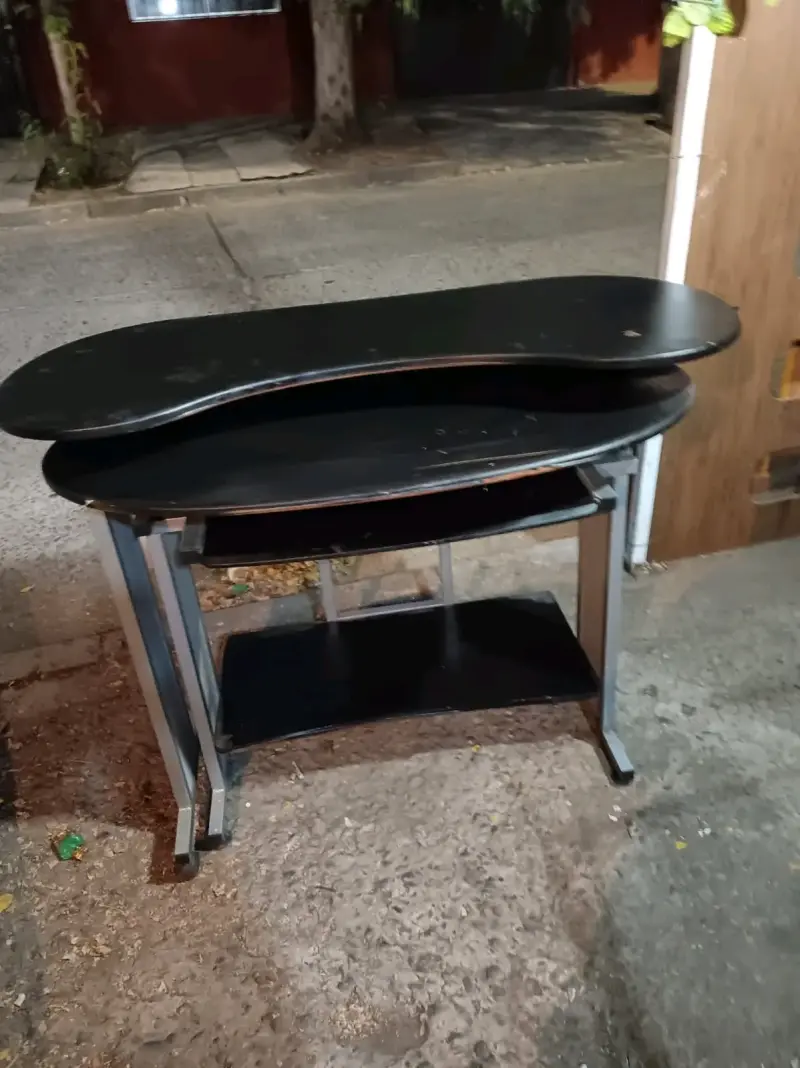 Escritorio pequeño negro - 1