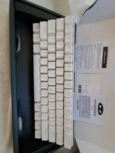 Teclado mecánico MageGee blanco - miniatura 1