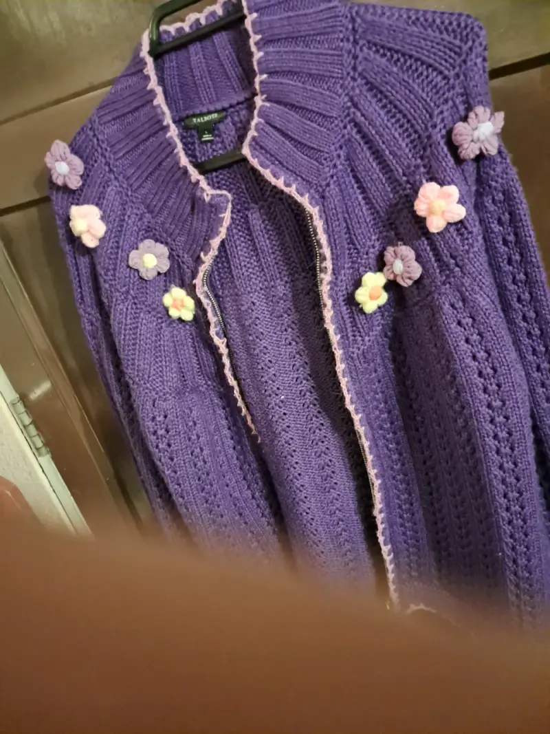 Chaqueta violeta con flores - 3