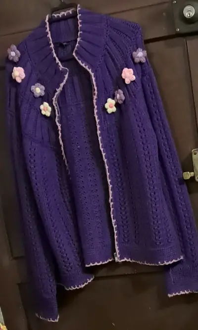 Chaqueta  violeta con flores - miniatura 6