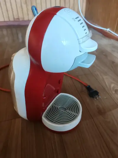 Cafetera de cápsulas Nescafe Dolce Gusto - miniatura 1