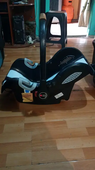 Silla de auto para bebé - miniatura 3