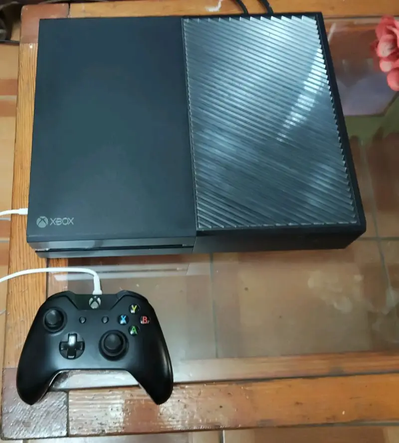 Se vende xbox one con juegos físicos y un mando - 2