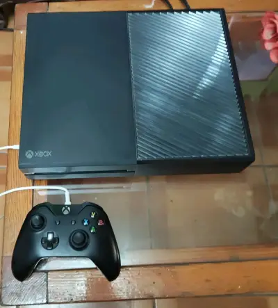Se vende xbox one con juegos físicos y un mando - miniatura 2