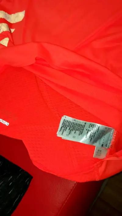 Polera deportiva roja Adidas - miniatura 2