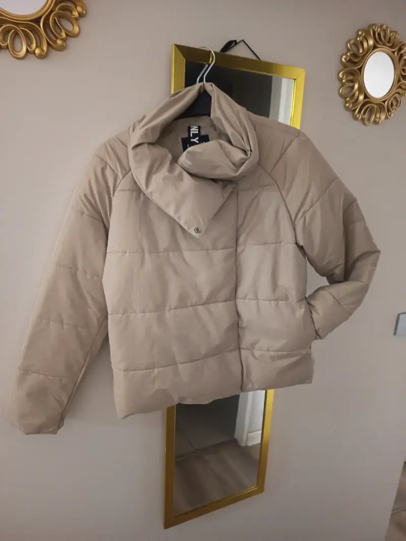 Chaqueta acolchada beige