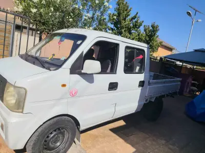 Camioneta blanca en buen estado - miniatura 2