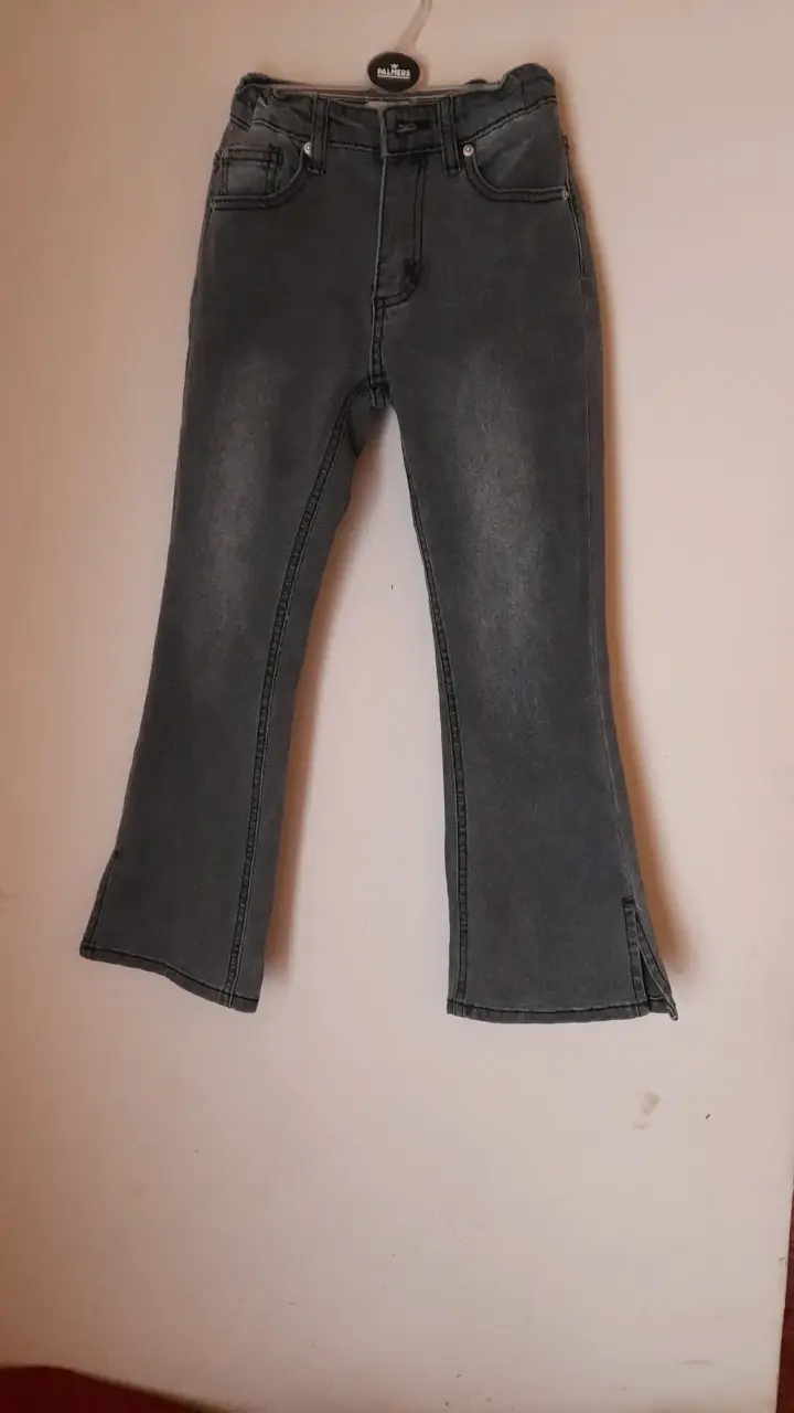 Jeans grises acampanados
