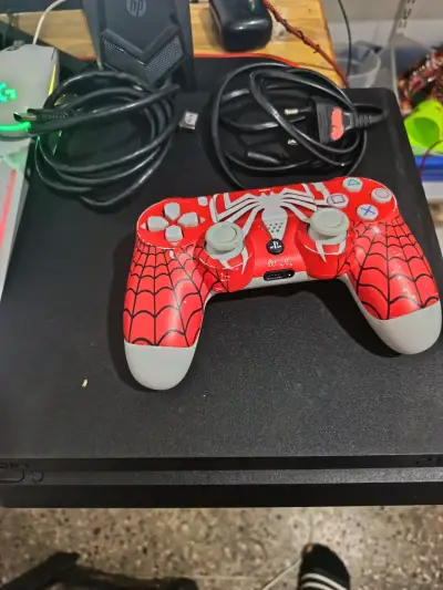 Play 4 más el control y todo lo demás - miniatura 1