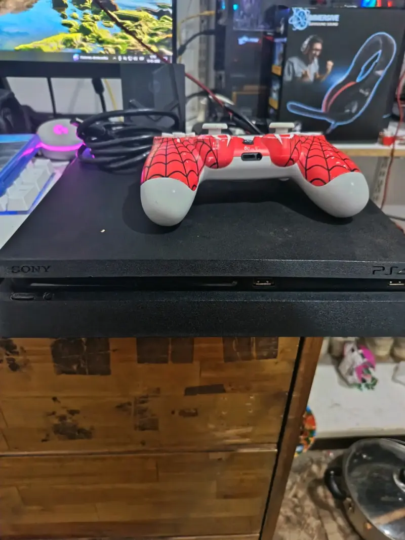Play 4 más el control y todo lo demás - 2