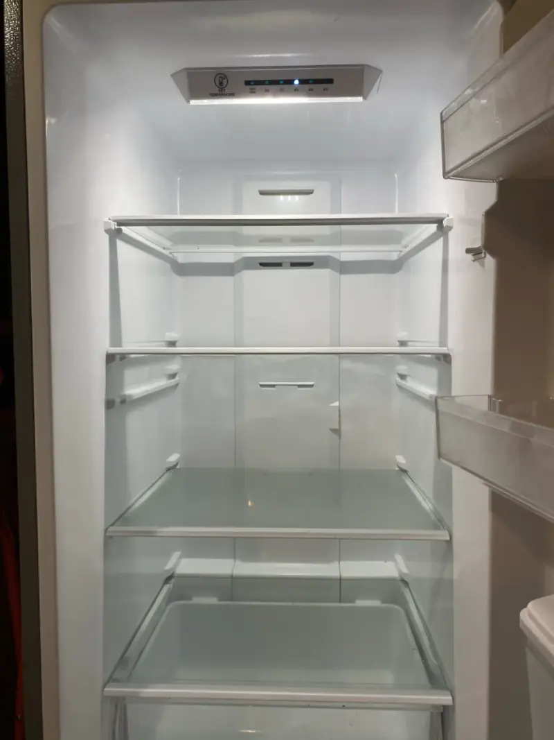 Refrigerador Midea con dispensador - 2