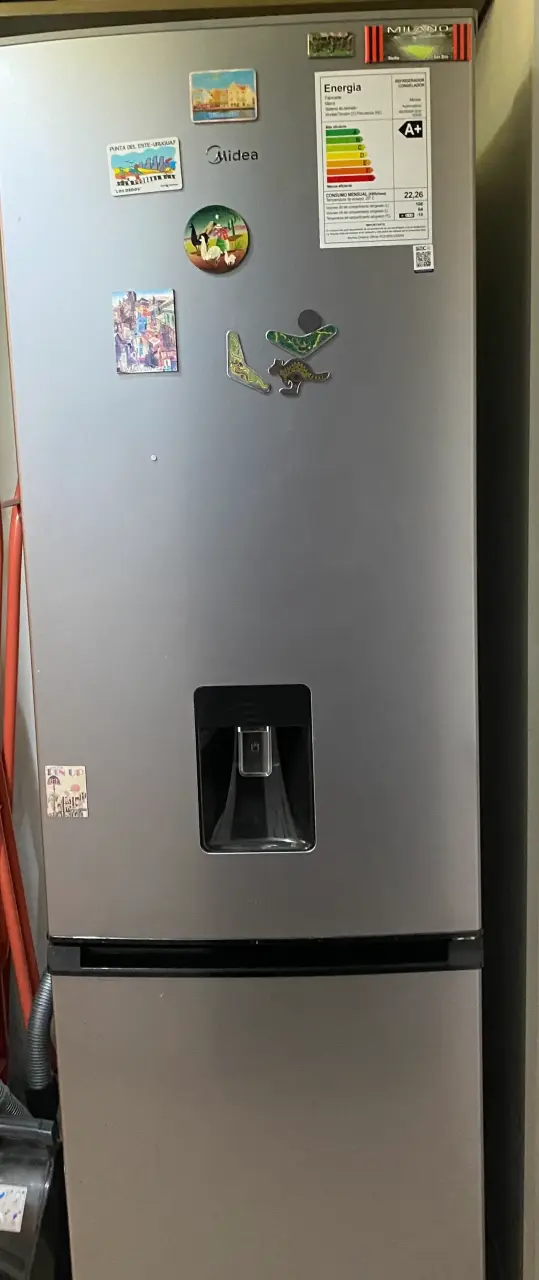 Refrigerador Midea con dispensador - 6