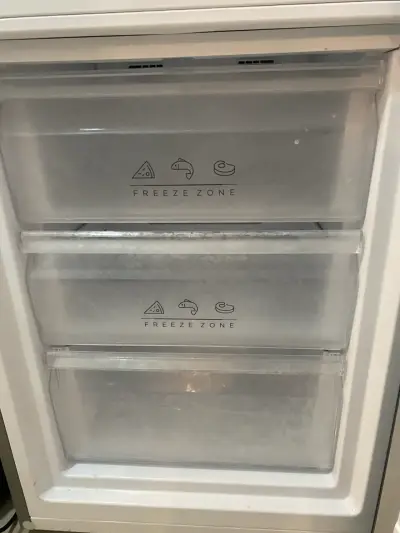 Refrigerador Midea con dispensador - miniatura 7