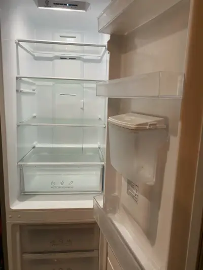 Refrigerador Midea con dispensador - miniatura 9