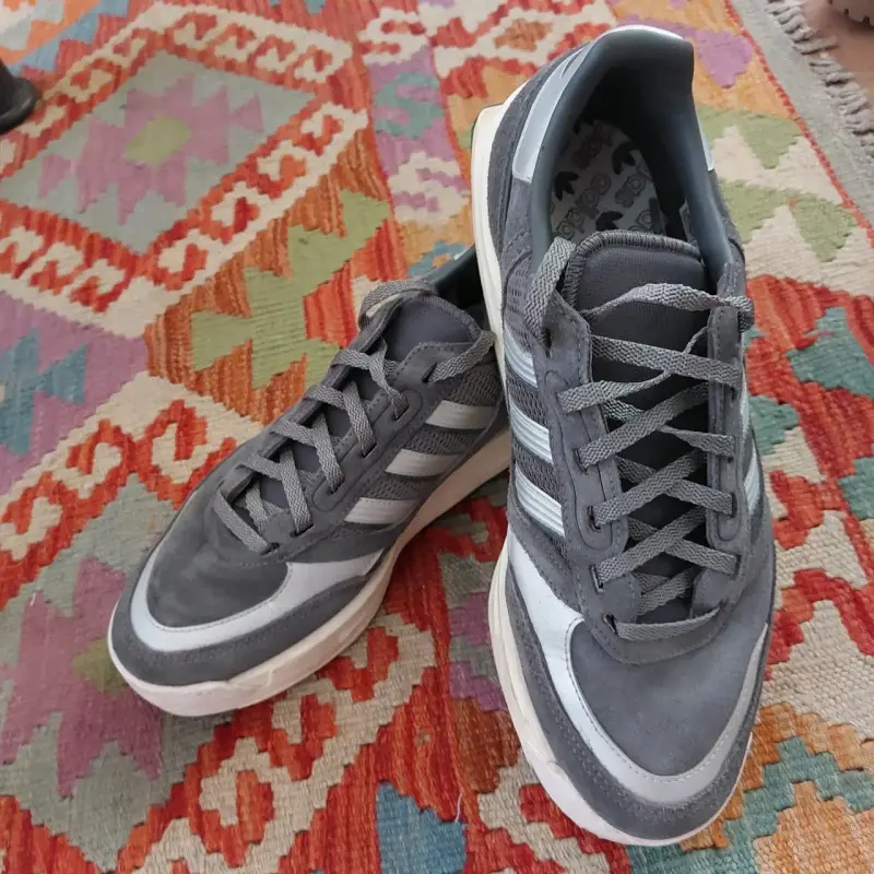 Zapatillas deportivas grises Adidas originales - 1