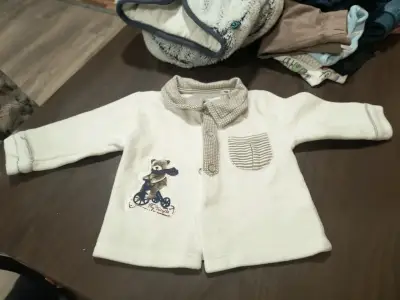 Chaqueta bebé con diseño de oso - miniatura 1