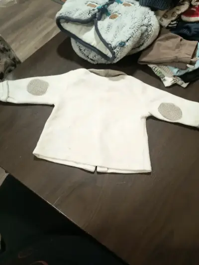 Chaqueta bebé con diseño de oso - miniatura 2