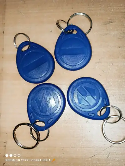 Llavero RFID azul - miniatura 1