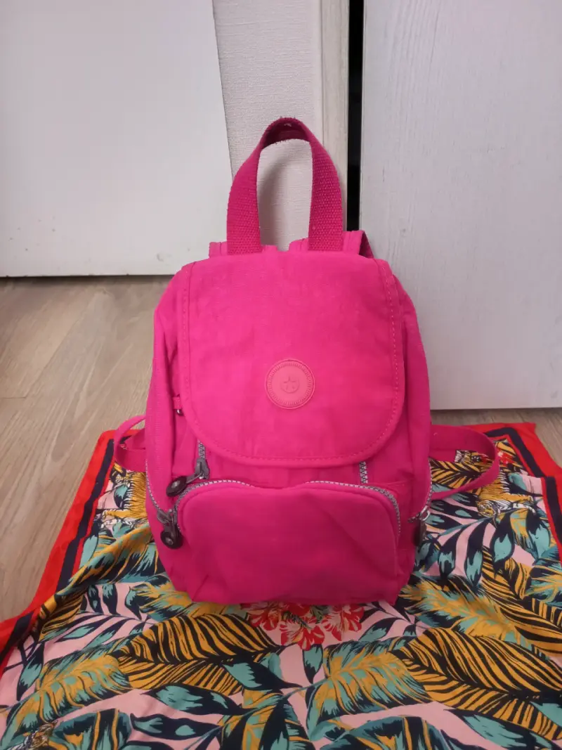 Mochila pequeña fucsia