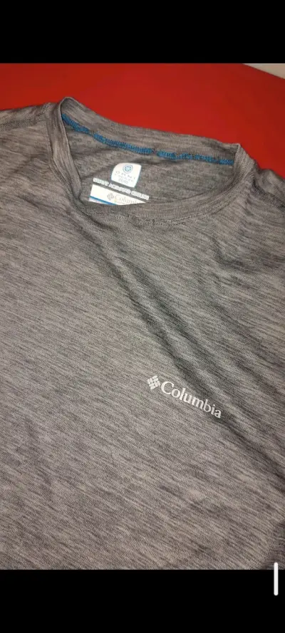 Polera gris Columbia Omni-Freeze - miniatura 1