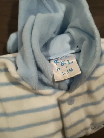 Enterito de bebé azul con capucha - miniatura 3