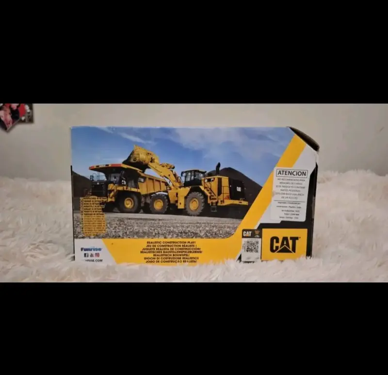 Tractor de juguete CAT amarillo - 2