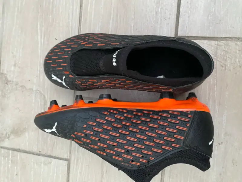 Zapatillas deportivas negras con rojo - 3
