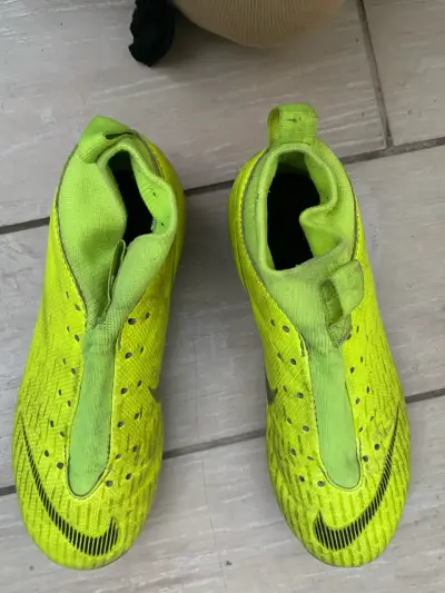 Zapatillas deportivas negras con rojo - miniatura 5