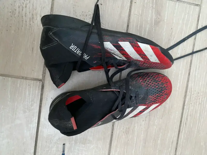 Zapatillas deportivas negras con rojo - 6