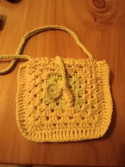 Cartera tejida amarilla - miniatura 1