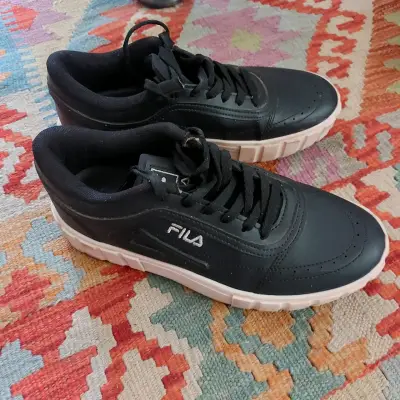 Zapatillas negras Fila - miniatura 1