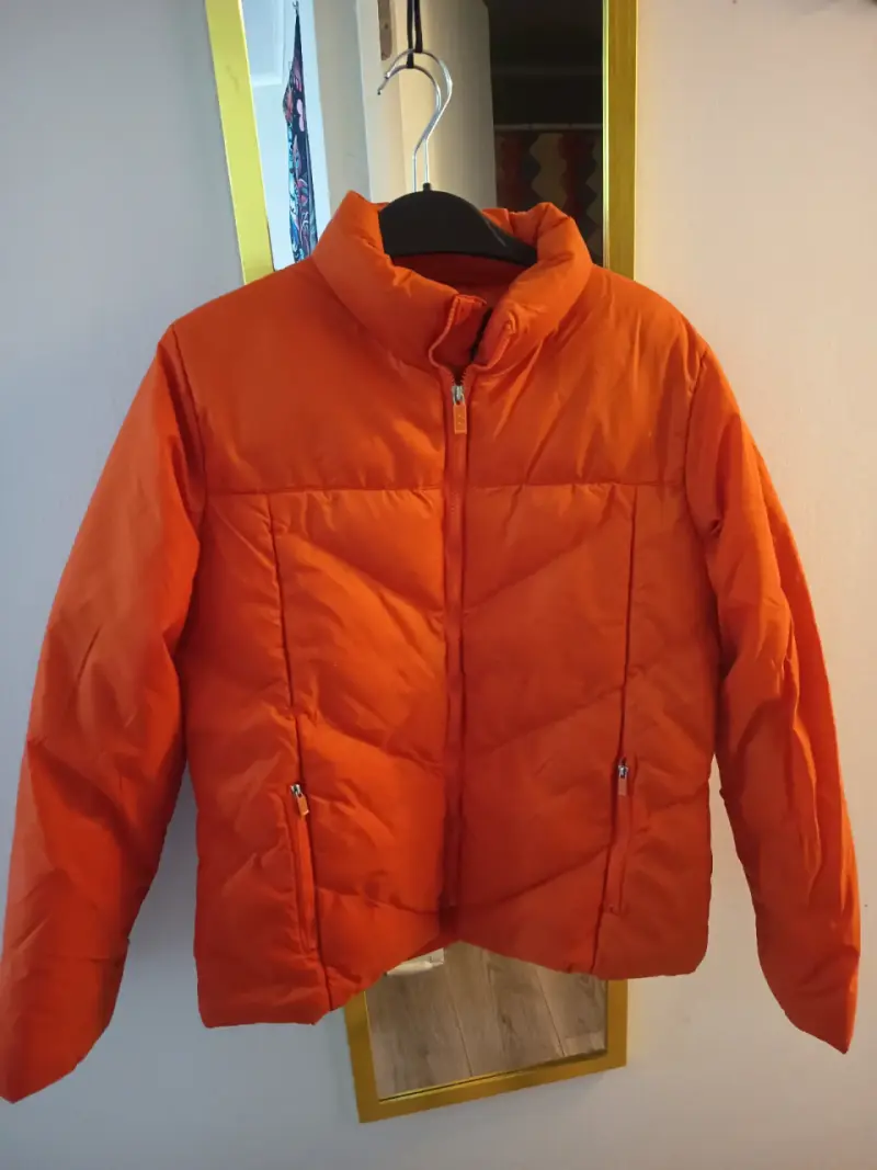Chaqueta naranja acolchada