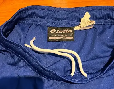 Short deportivo azul Lotto. Niño talla M - miniatura 2