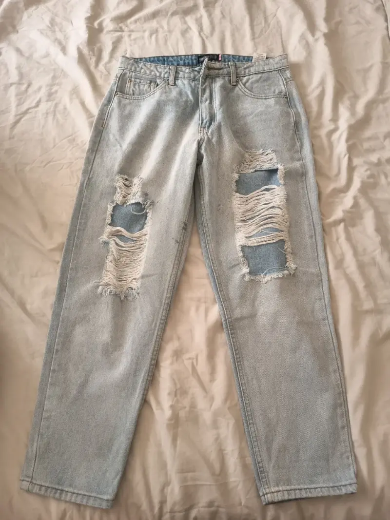 Jeans celestes rasgados