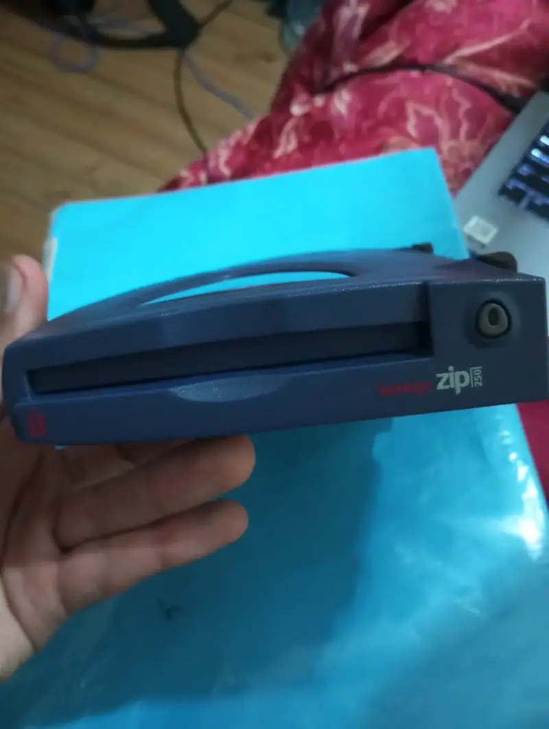 Lector Iomega Zip 250 MB Externo - Puerto Paralelo - 4
