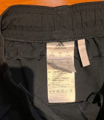 Short deportivo Adidas. Niño talla S (9-10 años) - miniatura 2