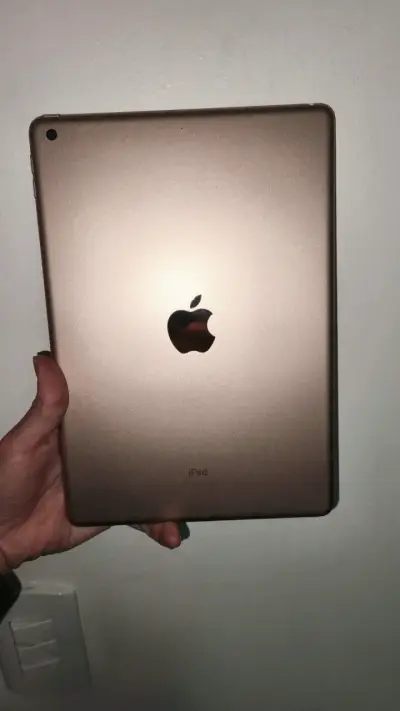 iPad color goldenrose en buen estado - miniatura 1