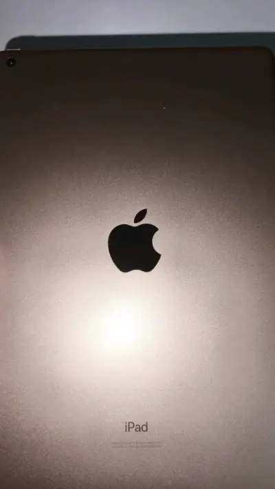 iPad color goldenrose en buen estado - miniatura 4