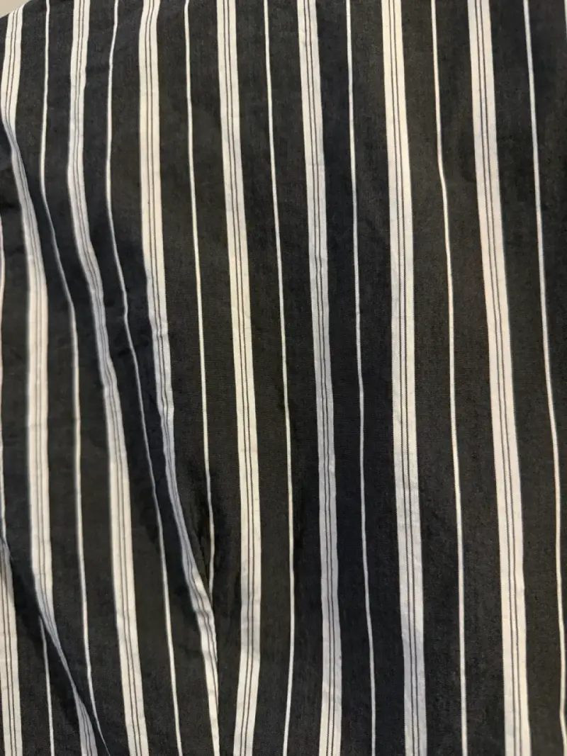 Blusa rayada en blanco y negro - 4