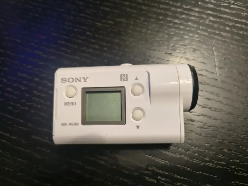 Cámara deportiva Sony con accesorios - 2