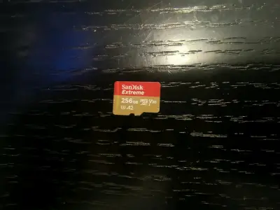 Cámara deportiva Sony con accesorios - miniatura 3