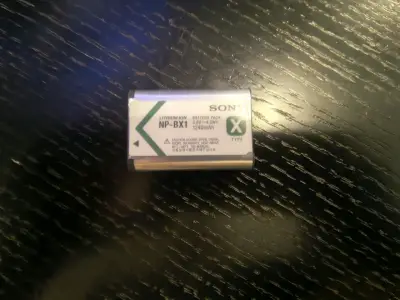 Cámara deportiva Sony con accesorios - miniatura 4