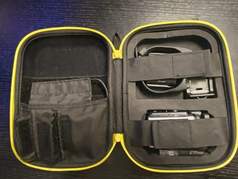 Cámara deportiva Sony con accesorios - 5