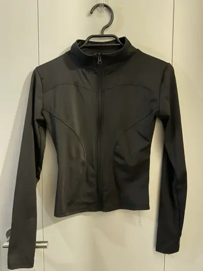Chaqueta negra con cierre - miniatura 2