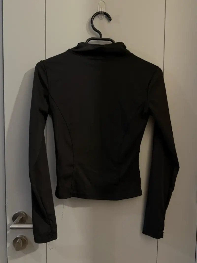 Chaqueta negra con cierre - 3
