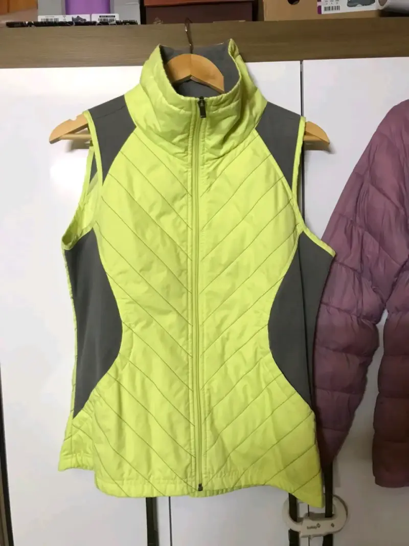 Chaleco deportivo sin mangas amarillo - 1