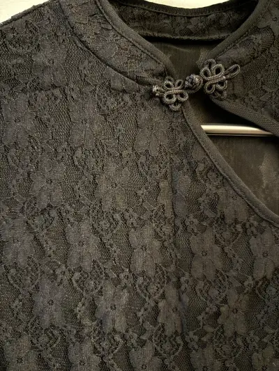 Top negro de encaje elegante - miniatura 2