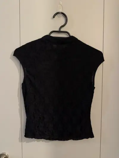 Top negro de encaje elegante - miniatura 3