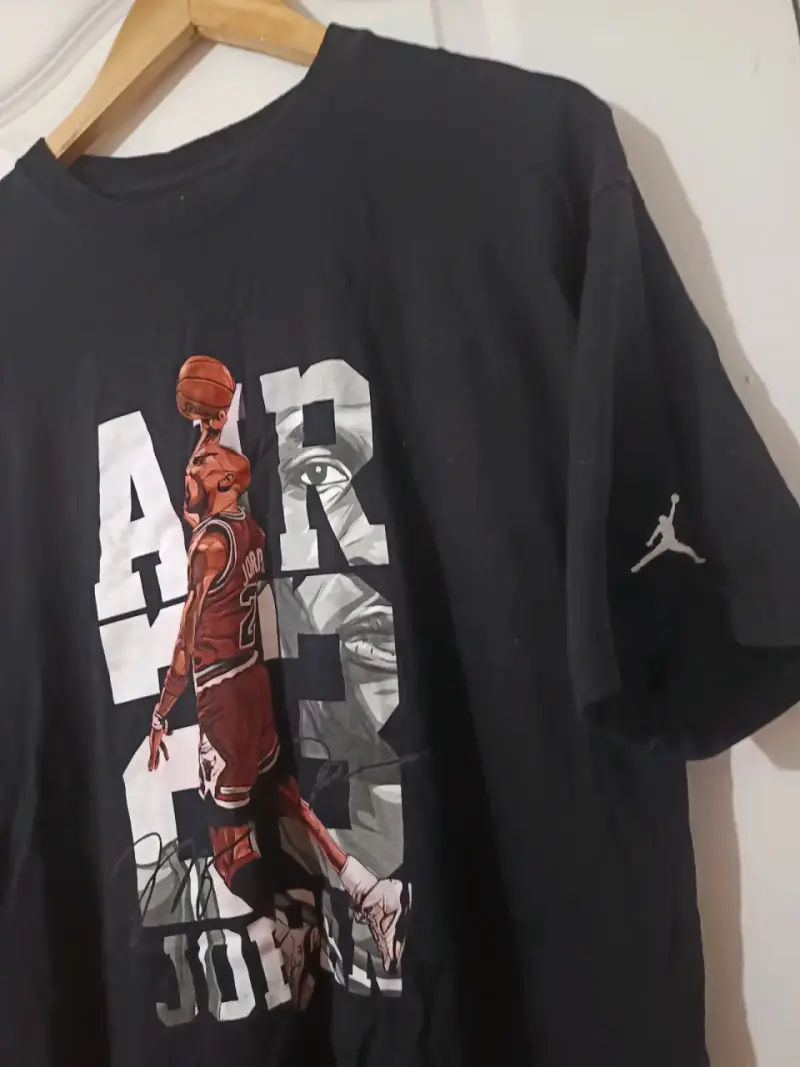 Polera negra Air Jordan - 4