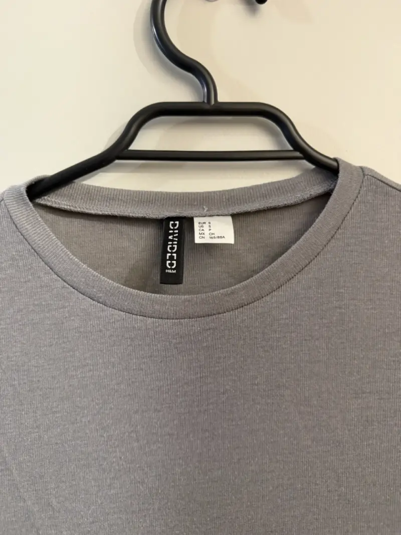 Polera café y gris básica - 4